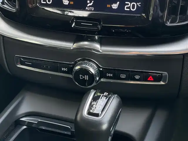 ボルボ ＸＣ６０ D4 AWD モーメンタム 山梨県 2020(令2)年 6万km アイスホワイト １オナ/黒革　/Ｈ／Ｋサウンド　/全周囲Ｃ　/純正メモリナビ　/フルセグ　/Ａカープレイ　/ＢＴ　/前Ｐシート　/全席シートＨ　/ステアリングＨ　/ＡＣＣ　/ＢＳＡ　/ＬＫＡ　/ステアリングＰ　/ＬＥＤ　/Ａハイビーム　/スペアＫ