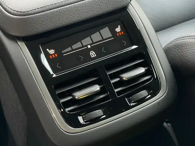 ボルボ ＸＣ６０ D4 AWD モーメンタム 山梨県 2020(令2)年 6万km アイスホワイト １オナ/黒革　/Ｈ／Ｋサウンド　/全周囲Ｃ　/純正メモリナビ　/フルセグ　/Ａカープレイ　/ＢＴ　/前Ｐシート　/全席シートＨ　/ステアリングＨ　/ＡＣＣ　/ＢＳＡ　/ＬＫＡ　/ステアリングＰ　/ＬＥＤ　/Ａハイビーム　/スペアＫ
