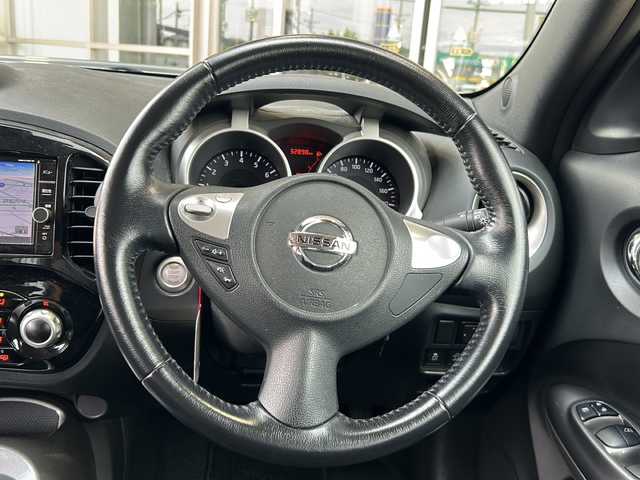 日産 ジューク 15RX Vセレクション 静岡県 2019(平31)年 3.3万km ダークメタルグレー 純正ナビ/・SD/・FM/AM/・フルセグTV/・USB/・Bluetooth/・CD/DVD/・Music Stocker/・AUX/主要装備/・ＥＴＣ２．０/・バックカメラ/・１７インチ純正アルミ/・衝突被害軽減ブレーキ/・オートエアコン/・フォグランプ/・ＨＩＤヘッドライト/・横滑り防止装置/・レーンキープアシスト/・アイドリングストップ/・ＡＢＳ/・オートライト