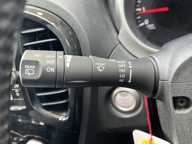 日産 ジューク 15RX Vセレクション 静岡県 2019(平31)年 3.3万km ダークメタルグレー 純正ナビ/・SD/・FM/AM/・フルセグTV/・USB/・Bluetooth/・CD/DVD/・Music Stocker/・AUX/主要装備/・ＥＴＣ２．０/・バックカメラ/・１７インチ純正アルミ/・衝突被害軽減ブレーキ/・オートエアコン/・フォグランプ/・ＨＩＤヘッドライト/・横滑り防止装置/・レーンキープアシスト/・アイドリングストップ/・ＡＢＳ/・オートライト
