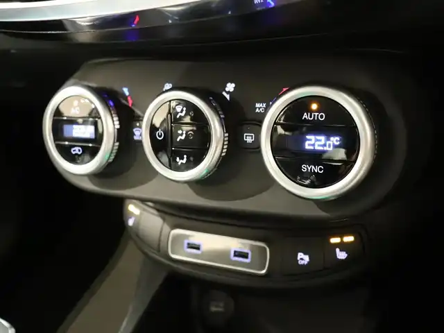 フィアット ５００Ｘ 静岡県 2022(令4)年 1.7万km グレー 衝突軽減ブレーキ　/ＡＣＣ　/ＨＩＤ　/ＣａｒＰｌａｙ　/純正１８ＡＷ　/ＥＴＣ　/パドルシフト　/パワーシート／ヒーター　/アイドリングストップ　/オートハイビーム　/スマートキー　/コーナーセンサー