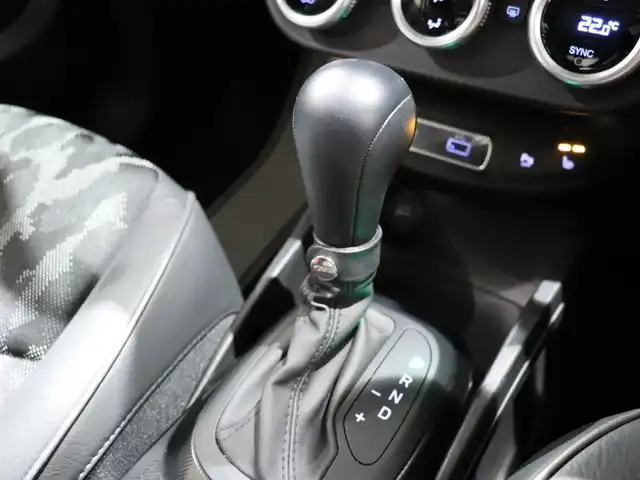 フィアット ５００Ｘ 静岡県 2022(令4)年 1.7万km グレー 衝突軽減ブレーキ　/ＡＣＣ　/ＨＩＤ　/ＣａｒＰｌａｙ　/純正１８ＡＷ　/ＥＴＣ　/パドルシフト　/パワーシート／ヒーター　/アイドリングストップ　/オートハイビーム　/スマートキー　/コーナーセンサー