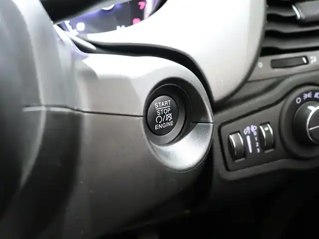 フィアット ５００Ｘ 静岡県 2022(令4)年 1.7万km グレー 衝突軽減ブレーキ　/ＡＣＣ　/ＨＩＤ　/ＣａｒＰｌａｙ　/純正１８ＡＷ　/ＥＴＣ　/パドルシフト　/パワーシート／ヒーター　/アイドリングストップ　/オートハイビーム　/スマートキー　/コーナーセンサー
