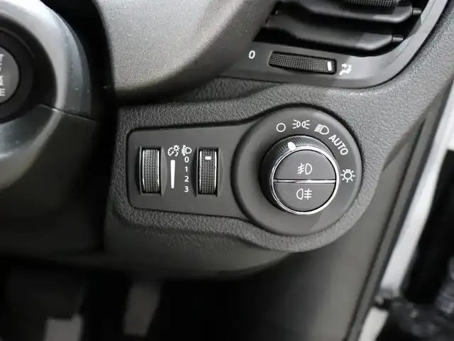 フィアット ５００Ｘ 静岡県 2022(令4)年 1.7万km グレー 衝突軽減ブレーキ　/ＡＣＣ　/ＨＩＤ　/ＣａｒＰｌａｙ　/純正１８ＡＷ　/ＥＴＣ　/パドルシフト　/パワーシート／ヒーター　/アイドリングストップ　/オートハイビーム　/スマートキー　/コーナーセンサー