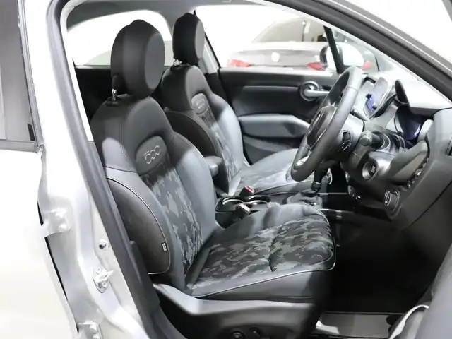 フィアット ５００Ｘ 静岡県 2022(令4)年 1.7万km グレー 衝突軽減ブレーキ　/ＡＣＣ　/ＨＩＤ　/ＣａｒＰｌａｙ　/純正１８ＡＷ　/ＥＴＣ　/パドルシフト　/パワーシート／ヒーター　/アイドリングストップ　/オートハイビーム　/スマートキー　/コーナーセンサー