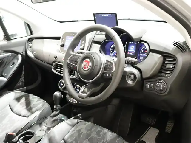 フィアット ５００Ｘ 静岡県 2022(令4)年 1.7万km グレー 衝突軽減ブレーキ　/ＡＣＣ　/ＨＩＤ　/ＣａｒＰｌａｙ　/純正１８ＡＷ　/ＥＴＣ　/パドルシフト　/パワーシート／ヒーター　/アイドリングストップ　/オートハイビーム　/スマートキー　/コーナーセンサー