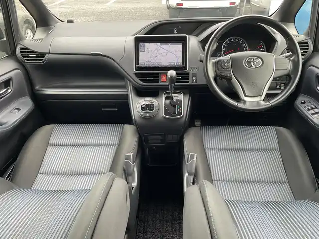 トヨタ ヴォクシー ZS 煌 道南・函館 2015(平27)年 5.3万km ブラック ワンオーナー/ディーラーop 9インチSDナビ/・フルセグTV/CD/DVD/BT/SD REC/純正フリップダウンモニター/バックカメラ/ビルトインETC2.0/前後ドライブレコーダー/両側パワースライドドア/アイドリングストップ機能/スマートキー/純正16インチAW/LEDヘッドライト/フォグランプ/横滑り防止装置/ドアバイザー/純正フロアマット/保証書/取扱説明書/スペアキー×１