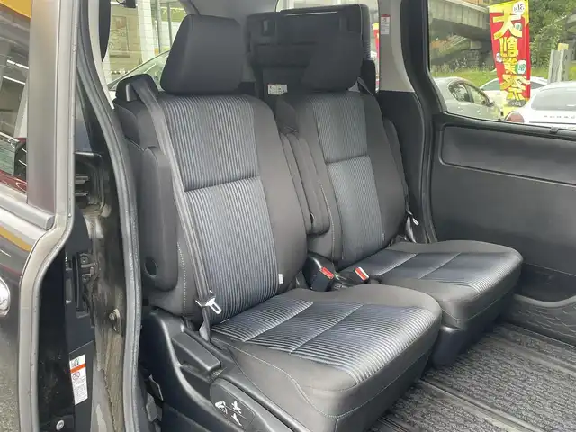 トヨタ ヴォクシー ZS 煌 道南・函館 2015(平27)年 5.3万km ブラック ワンオーナー/ディーラーop 9インチSDナビ/・フルセグTV/CD/DVD/BT/SD REC/純正フリップダウンモニター/バックカメラ/ビルトインETC2.0/前後ドライブレコーダー/両側パワースライドドア/アイドリングストップ機能/スマートキー/純正16インチAW/LEDヘッドライト/フォグランプ/横滑り防止装置/ドアバイザー/純正フロアマット/保証書/取扱説明書/スペアキー×１