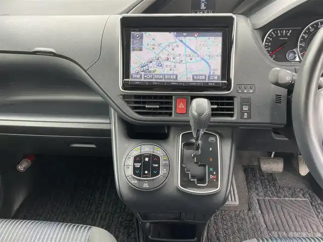トヨタ ヴォクシー ZS 煌 道南・函館 2015(平27)年 5.3万km ブラック ワンオーナー/ディーラーop 9インチSDナビ/・フルセグTV/CD/DVD/BT/SD REC/純正フリップダウンモニター/バックカメラ/ビルトインETC2.0/前後ドライブレコーダー/両側パワースライドドア/アイドリングストップ機能/スマートキー/純正16インチAW/LEDヘッドライト/フォグランプ/横滑り防止装置/ドアバイザー/純正フロアマット/保証書/取扱説明書/スペアキー×１