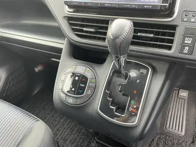 トヨタ ヴォクシー ZS 煌 道南・函館 2015(平27)年 5.3万km ブラック ワンオーナー/ディーラーop 9インチSDナビ/・フルセグTV/CD/DVD/BT/SD REC/純正フリップダウンモニター/バックカメラ/ビルトインETC2.0/前後ドライブレコーダー/両側パワースライドドア/アイドリングストップ機能/スマートキー/純正16インチAW/LEDヘッドライト/フォグランプ/横滑り防止装置/ドアバイザー/純正フロアマット/保証書/取扱説明書/スペアキー×１