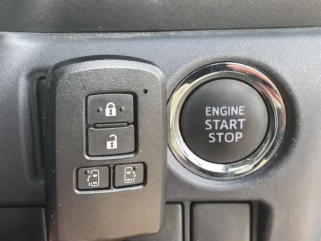 トヨタ ヴォクシー ZS 煌 道南・函館 2015(平27)年 5.4万km ブラック /純正ディーラOP９インチSDナビ//フルセグTV//純正フリップダウンモニター//社外ドライブレコーダー　前後//バックカメラ//ワンオーナー//両側パワースライドドア//アイドリングストップ//横滑り防止//LEDヘッドライト//フォグランプ//スペアキー//取扱説明書//保証書