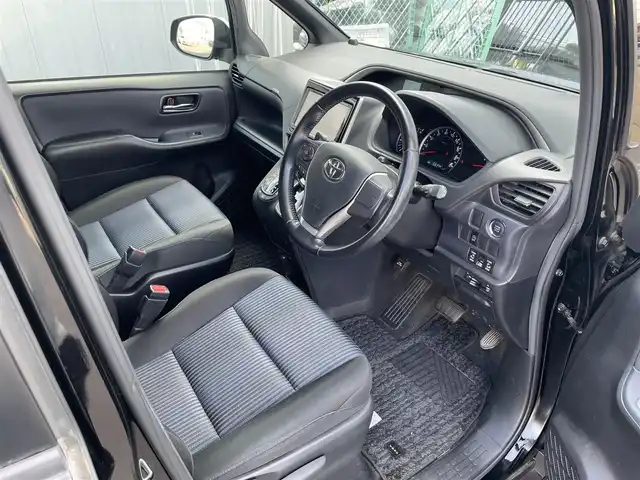 トヨタ ヴォクシー ZS 煌 道南・函館 2015(平27)年 5.4万km ブラック /純正ディーラOP９インチSDナビ//フルセグTV//純正フリップダウンモニター//社外ドライブレコーダー　前後//バックカメラ//ワンオーナー//両側パワースライドドア//アイドリングストップ//横滑り防止//LEDヘッドライト//フォグランプ//スペアキー//取扱説明書//保証書