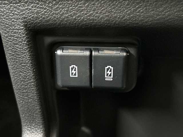 スズキ クロスビー HYBRID MZ 神奈川県 2023(令5)年 1万km キャラバンアイボリーパールメタリック/ホワイト 2トーンルーフ 純正9型ナビ【CN-RZ875】/AM　FM　フルセグ　USB　SD　MSV　Bluetooth/バックカメラ/セーフティサポート/アダプティブクルーズコントロール/ETC/革巻きステアリング/パドルシフト/ステアリングリモコン/充電用USBポート×2/シートバックテーブル/ISOFIX対応/スマートキー/純正フロアマット/LEDヘッドライト/フォグランプ/純正16インチアルミ/前後コーナーセンサー/デュアルカメラブレーキサポート/車線維持支援機能/車線逸脱警報機能/ふらつき警報機能/誤発進抑制機能（前方/後方）/先行車発進お知らせ機能/ハイビームアシスト/後退時ブレーキサポート/リアパーキングセンサー