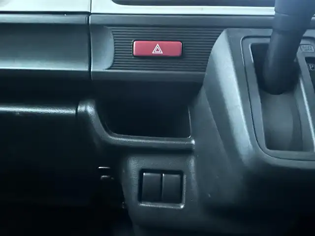 スズキ スペーシア HYBRID G 千葉県 2021(令3)年 1.4万km シルキーシルバーメタリック スズキセーフティサポート/・衝突被害軽減システム/・軽量衝撃吸収ボディー/・誤発進抑制機能/・ふらつき警報機能/・車線逸脱警報機能/・後方誤発進抑制機能/・リヤパーキングセンサー/純正SDナビ/・ラジオ/CD/DVD/BT/フルセグTV/ETC/ドライブレコーダー前方/横滑り防止装置/アイドリングストップ/プッシュスタート/スマートキー/取扱説明書/保証書/スペアキー