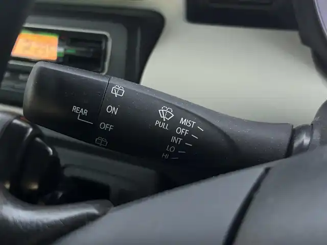 スズキ スペーシア HYBRID G 千葉県 2021(令3)年 1.4万km シルキーシルバーメタリック スズキセーフティサポート/・衝突被害軽減システム/・軽量衝撃吸収ボディー/・誤発進抑制機能/・ふらつき警報機能/・車線逸脱警報機能/・後方誤発進抑制機能/・リヤパーキングセンサー/純正SDナビ/・ラジオ/CD/DVD/BT/フルセグTV/ETC/ドライブレコーダー前方/横滑り防止装置/アイドリングストップ/プッシュスタート/スマートキー/取扱説明書/保証書/スペアキー