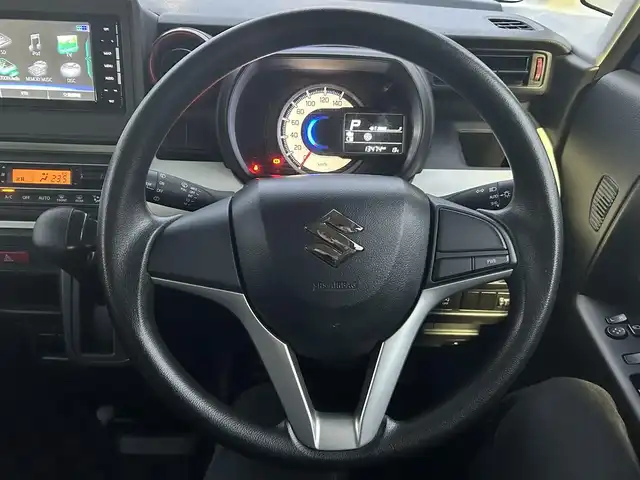 スズキ スペーシア HYBRID G 千葉県 2021(令3)年 1.4万km シルキーシルバーメタリック スズキセーフティサポート/・衝突被害軽減システム/・軽量衝撃吸収ボディー/・誤発進抑制機能/・ふらつき警報機能/・車線逸脱警報機能/・後方誤発進抑制機能/・リヤパーキングセンサー/純正SDナビ/・ラジオ/CD/DVD/BT/フルセグTV/ETC/ドライブレコーダー前方/横滑り防止装置/アイドリングストップ/プッシュスタート/スマートキー/取扱説明書/保証書/スペアキー