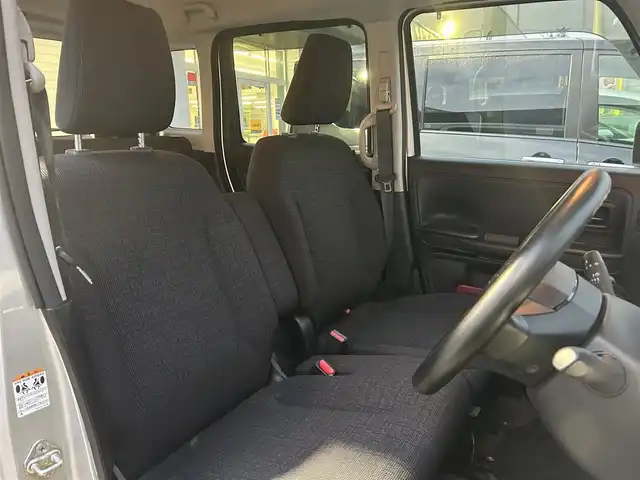 スズキ スペーシア HYBRID G 千葉県 2021(令3)年 1.4万km シルキーシルバーメタリック スズキセーフティサポート/・衝突被害軽減システム/・軽量衝撃吸収ボディー/・誤発進抑制機能/・ふらつき警報機能/・車線逸脱警報機能/・後方誤発進抑制機能/・リヤパーキングセンサー/純正SDナビ/・ラジオ/CD/DVD/BT/フルセグTV/ETC/ドライブレコーダー前方/横滑り防止装置/アイドリングストップ/プッシュスタート/スマートキー/取扱説明書/保証書/スペアキー