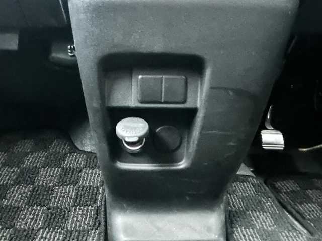 スズキ スペーシア HYBRID G 千葉県 2021(令3)年 1.4万km シルキーシルバーメタリック スズキセーフティサポート/・衝突被害軽減システム/・軽量衝撃吸収ボディー/・誤発進抑制機能/・ふらつき警報機能/・車線逸脱警報機能/・後方誤発進抑制機能/・リヤパーキングセンサー/純正SDナビ/・ラジオ/CD/DVD/BT/フルセグTV/ETC/ドライブレコーダー前方/横滑り防止装置/アイドリングストップ/プッシュスタート/スマートキー/取扱説明書/保証書/スペアキー