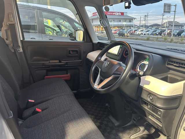 スズキ スペーシア HYBRID G 千葉県 2021(令3)年 1.4万km シルキーシルバーメタリック スズキセーフティサポート/・衝突被害軽減システム/・軽量衝撃吸収ボディー/・誤発進抑制機能/・ふらつき警報機能/・車線逸脱警報機能/・後方誤発進抑制機能/・リヤパーキングセンサー/純正SDナビ/・ラジオ/CD/DVD/BT/フルセグTV/ETC/ドライブレコーダー前方/横滑り防止装置/アイドリングストップ/プッシュスタート/スマートキー/取扱説明書/保証書/スペアキー