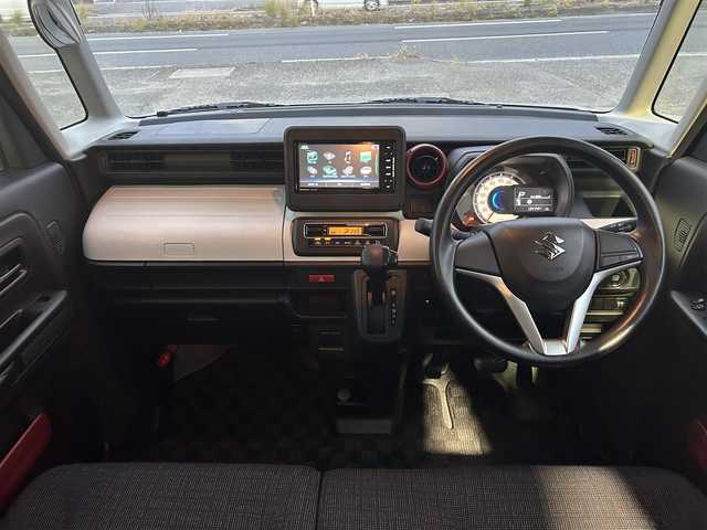 スズキ スペーシア HYBRID G 千葉県 2021(令3)年 1.4万km シルキーシルバーメタリック スズキセーフティサポート/・衝突被害軽減システム/・軽量衝撃吸収ボディー/・誤発進抑制機能/・ふらつき警報機能/・車線逸脱警報機能/・後方誤発進抑制機能/・リヤパーキングセンサー/純正SDナビ/・ラジオ/CD/DVD/BT/フルセグTV/ETC/ドライブレコーダー前方/横滑り防止装置/アイドリングストップ/プッシュスタート/スマートキー/取扱説明書/保証書/スペアキー