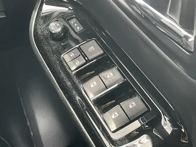 トヨタ ノア Si ダブルバイビーⅡ 千葉県 2019(平31)年 6.5万km ホワイトパールクリスタルシャイン トヨタセーフティセンス/　衝突軽減ブレーキ/レーンキープアシスト/　オートハイビーム/クリアランスソナー/フリップダウンモニター/純正7インチSDナビ(NSZT-W68T)/　フルセグ/BT/DVD/CD/USB/バックカメラ/ステアリングスイッチ/クルーズコントロール/MTモード/両側パワースライドドア/純正エンジンスターター/LEDヘッドライト/オートライト/フォグライト/スマートキー/プッシュスタート