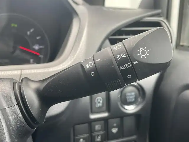 トヨタ ノア Si ダブルバイビーⅡ 千葉県 2019(平31)年 6.5万km ホワイトパールクリスタルシャイン トヨタセーフティセンス/　衝突軽減ブレーキ/レーンキープアシスト/　オートハイビーム/クリアランスソナー/フリップダウンモニター/純正7インチSDナビ(NSZT-W68T)/　フルセグ/BT/DVD/CD/USB/バックカメラ/ステアリングスイッチ/クルーズコントロール/MTモード/両側パワースライドドア/純正エンジンスターター/LEDヘッドライト/オートライト/フォグライト/スマートキー/プッシュスタート