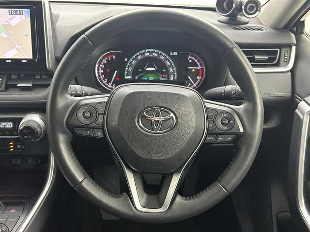 トヨタ ＲＡＶ４ G Zパッケージ 岡山県 2022(令4)年 4万km アティチュードブラックマイカ トヨタセーフティセンス/・プリクラッシュセーフティ/・レーンキープアシスト/・レーダークルーズコントロール/・オートハイビーム/純正SDナビゲーション/(CD/DVD/SD/BT/HDMI/USB/フルセグTV)/バックモニター/ビルトインETC/社外ドライブレコーダー前後/黒レザーシート/運転席パワーシート/運転席メモリシート/前席シートヒーター/前席エアシート/ステアリングリモコン/ステアリングヒーター/ヘッドアップディスプレイ/パワーバックドア/LEDヘッドライト/LEDフォグランプ/社外ツイーター/ISOFIX/横滑り防止/ルーフレール/純正フロアマット/純正18インチAW
