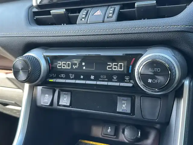 トヨタ ＲＡＶ４ G Zパッケージ 愛知県 2020(令2)年 2.4万km ホワイトパールクリスタルシャイン ワンオーナー/メモリナビ/フルセグテレビ/全方位カメラ/ウィンカーミラー/レーダークルーズコントロール/ドアバイザー/プッシュスタート/パワーバックドア/ビルトインETC/BSM/RCTA/ステアリングスイッチ/ステアリングヒーター/デジタルインナーミラー/シートメモリー/電動リアゲート/レザーシート/シートヒーター/オートマチックハイビーム/ダウンヒルアシストコントロール/保証書/取扱説明書/スマートキー2本