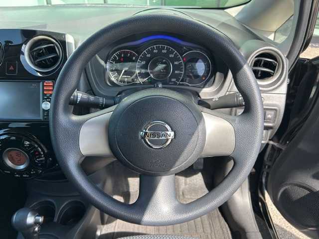 日産 ノート X DIG－S エマージェンシーB 和歌山県 2014(平26)年 4.8万km スーパーブラック 純正7インチワイドナビ/フルセグTV/CD/TVキャンセラー/全周囲カメラ/ETC/ドライブレコーダー/衝突軽減カメラ/車線逸脱防止機能/コーナーセンサー/LEDヘッドライト/ヘッドライトレベライザー/フルオートエアコン/電格ミラー/ECOモード/プッシュスタート/スマートキー
