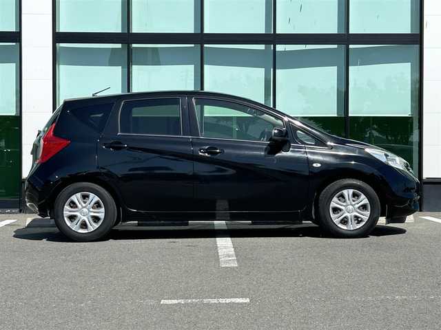 日産 ノート X DIG－S エマージェンシーB 和歌山県 2014(平26)年 4.8万km スーパーブラック 純正7インチワイドナビ/フルセグTV/CD/TVキャンセラー/全周囲カメラ/ETC/ドライブレコーダー/衝突軽減カメラ/車線逸脱防止機能/コーナーセンサー/LEDヘッドライト/ヘッドライトレベライザー/フルオートエアコン/電格ミラー/ECOモード/プッシュスタート/スマートキー
