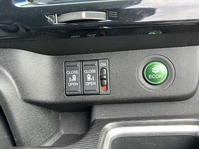 ホンダ ステップワゴン スパーダ クルスピセンシング 愛知県 2018(平30)年 6.9万km プレミアムスパークルブラックパール 登録時走行距離68994km/ワンオーナー/社外7インチメモリナビ/(Bluetooth/フルセグTV/DVD)/ALPINE10.1インチフリップダウンモニター/無限フルエアロ/無限フロアマット/無限ドアバイザー/無限マフラー/ホンダセンシング/衝突軽減ブレーキ/レーンキープアシスト/先行車発進告知/ロードサインアシスト/アダプティブクルーズコントロール/誤発信抑制機能/両側パワスラ/ワクワクゲートバックドア/前席シートヒーター/ビルドインETC/パドルシフト/左側サイドアンダーミラー/スマートキー/(スペアキー×1)/取説/保証書