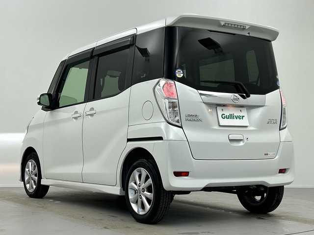 日産 デイズ ルークス ハイウェイスター Xターボ 奈良県 2017(平29)年 2.8万km ホワイトパール 禁煙車/純正ナビ/フルセグTV/（AM/FM/CD/DVD/Bluetooth）/全方位カメラ/インテリジェントエマージェンシーブレーキ/横滑り防止機能/アイドリングストップ/片側パワースライドドア/前方ドラレコ/LEDヘッドライト/オートライト/オートマチックハイビーム/プッシュスタート/スマートキー/純正フロアマット/純正AW