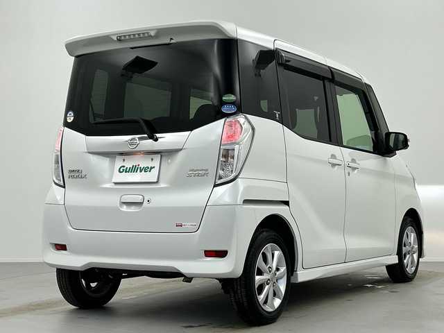 日産 デイズ ルークス ハイウェイスター Xターボ 奈良県 2017(平29)年 2.8万km ホワイトパール 禁煙車/純正ナビ/フルセグTV/（AM/FM/CD/DVD/Bluetooth）/全方位カメラ/インテリジェントエマージェンシーブレーキ/横滑り防止機能/アイドリングストップ/片側パワースライドドア/前方ドラレコ/LEDヘッドライト/オートライト/オートマチックハイビーム/プッシュスタート/スマートキー/純正フロアマット/純正AW