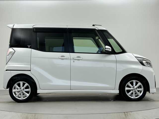 日産 デイズ ルークス ハイウェイスター Xターボ 奈良県 2017(平29)年 2.8万km ホワイトパール 禁煙車/純正ナビ/フルセグTV/（AM/FM/CD/DVD/Bluetooth）/全方位カメラ/インテリジェントエマージェンシーブレーキ/横滑り防止機能/アイドリングストップ/片側パワースライドドア/前方ドラレコ/LEDヘッドライト/オートライト/オートマチックハイビーム/プッシュスタート/スマートキー/純正フロアマット/純正AW