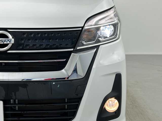 日産 デイズ ルークス ハイウェイスター Xターボ 奈良県 2017(平29)年 2.8万km ホワイトパール 禁煙車/純正ナビ/フルセグTV/（AM/FM/CD/DVD/Bluetooth）/全方位カメラ/インテリジェントエマージェンシーブレーキ/横滑り防止機能/アイドリングストップ/片側パワースライドドア/前方ドラレコ/LEDヘッドライト/オートライト/オートマチックハイビーム/プッシュスタート/スマートキー/純正フロアマット/純正AW