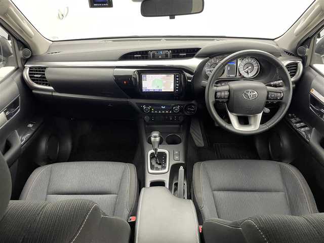 トヨタ ハイラックス Z 岡山県 2021(令3)年 5.1万km スーパーホワイトⅡ 純正ナビ　(NSZT-Y68T)/【CD/DVD/BT/SD/フルセグ】/4WD/ターボ/ＬＥＤヘッドライト　/ＥＴＣ　/バックカメラ　/クルーズコントロール　/ドライブレコーダー　前後/コーナーセンサー　前後/オートハイビーム　/ダウンヒルアシスト　/アイドリングストップ　/スペアキー×1/禁煙車/純正フロアマット/LEDフォグライト/センターデフロック/レーンアシスト