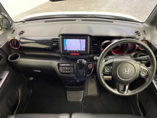 ホンダ Ｎ ＢＯＸ 2トーン カスタム G ターボLパッケージ 群馬県 2016(平28)年 4.8万km プレミアムホワイトパールⅡ 禁煙車　社外7インチナビ　バックカメラ　クルーズコントロール　両側パワースライドドア　HIDオートライト　ハーフレザーシート　純正15インチアルミホイール　ステアリングリモコン　パドルシフト　ETC