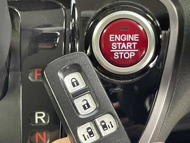 ホンダ Ｎ ＢＯＸ 2トーン カスタム G ターボLパッケージ 群馬県 2016(平28)年 4.8万km プレミアムホワイトパールⅡ 禁煙車　社外7インチナビ　バックカメラ　クルーズコントロール　両側パワースライドドア　HIDオートライト　ハーフレザーシート　純正15インチアルミホイール　ステアリングリモコン　パドルシフト　ETC