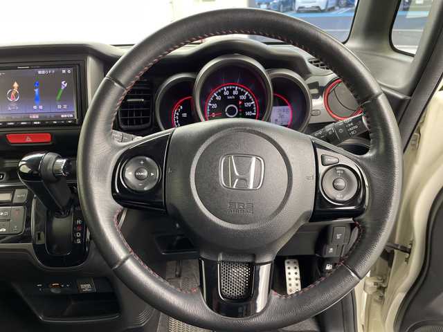 ホンダ Ｎ ＢＯＸ 2トーン カスタム G ターボLパッケージ 群馬県 2016(平28)年 4.8万km プレミアムホワイトパールⅡ 禁煙車　社外7インチナビ　バックカメラ　クルーズコントロール　両側パワースライドドア　HIDオートライト　ハーフレザーシート　純正15インチアルミホイール　ステアリングリモコン　パドルシフト　ETC