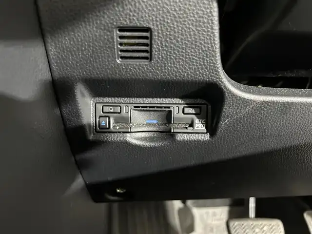 トヨタ ノア ハイブリッド S－Z 佐賀県 2023(令5)年 1.4万km ホワイトパールクリスタルシャイン 純正10型ディスプレイオーディオ/カーナビ/Bluetooth/フルセグTV/バックカメラ/レーダークルーズコントロール/シートヒーター/ハーフレザーシート/ETC/ダブルエアコン/コーナーセンサー/LEDヘッドライト/衝突被害軽減ブレーキ/オートライト/オートマチックハイビーム/スマートキー×２/プッシュスタート/純正フロアマット/純正17インチアルミホイール/盗難防止装置/横滑り防止装置/ドアバイザー