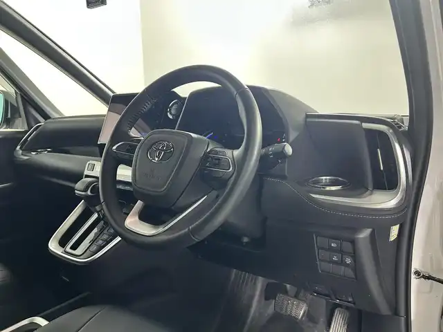 トヨタ ノア ハイブリッド S－Z 佐賀県 2023(令5)年 1.4万km ホワイトパールクリスタルシャイン 純正10型ディスプレイオーディオ/カーナビ/Bluetooth/フルセグTV/バックカメラ/レーダークルーズコントロール/シートヒーター/ハーフレザーシート/ETC/ダブルエアコン/コーナーセンサー/LEDヘッドライト/衝突被害軽減ブレーキ/オートライト/オートマチックハイビーム/スマートキー×２/プッシュスタート/純正フロアマット/純正17インチアルミホイール/盗難防止装置/横滑り防止装置/ドアバイザー