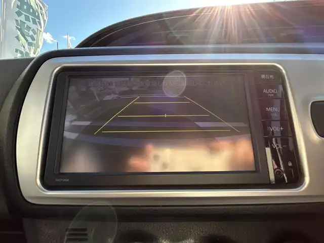 トヨタ ヴィッツ F 三重県 2015(平27)年 14万km グレーメタリック 登録時139836km/・純正ナビ/(AM/FM/ワンセグTV/Bluetooth)/バックカメラ/ドライブレコーダー/ETC/純正フロアマット/モデリスタアルミホイール/禁煙車/電格ミラー