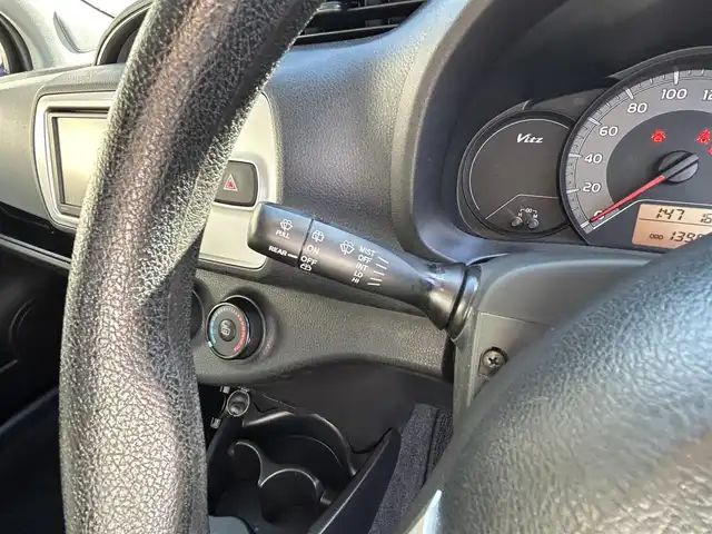 トヨタ ヴィッツ F 三重県 2015(平27)年 14万km グレーメタリック 登録時139836km/・純正ナビ/(AM/FM/ワンセグTV/Bluetooth)/バックカメラ/ドライブレコーダー/ETC/純正フロアマット/モデリスタアルミホイール/禁煙車/電格ミラー