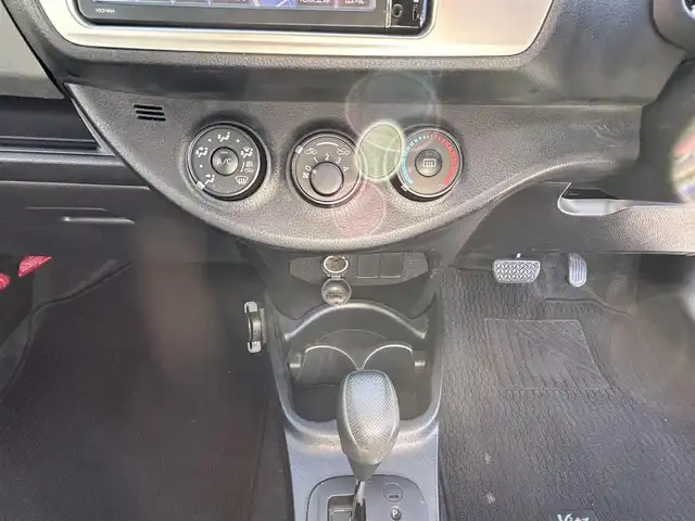 トヨタ ヴィッツ F 三重県 2015(平27)年 14万km グレーメタリック 登録時139836km/・純正ナビ/(AM/FM/ワンセグTV/Bluetooth)/バックカメラ/ドライブレコーダー/ETC/純正フロアマット/モデリスタアルミホイール/禁煙車/電格ミラー