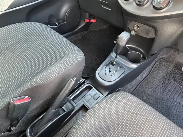 トヨタ ヴィッツ F 三重県 2015(平27)年 14万km グレーメタリック 登録時139836km/・純正ナビ/(AM/FM/ワンセグTV/Bluetooth)/バックカメラ/ドライブレコーダー/ETC/純正フロアマット/モデリスタアルミホイール/禁煙車/電格ミラー