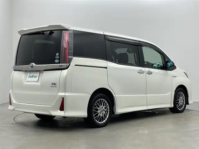 トヨタ ノア ハイブリッド Si ダブルバイビー 埼玉県 2018(平30)年 5.5万km ラグジュアリーホワイトパールクリスタルシャインガラスフレーク 純正１０インチナビ　/バックカメラ　/フリップダウンモニター/ビルトインＥＴＣ　/ドライブレコーダー　/セーフティセンス　/クルーズコントロール　/ミラー型ドラレコ　/シートヒーター　/純正アルミホイール　/オートハイビーム　/ＬＥＤライト