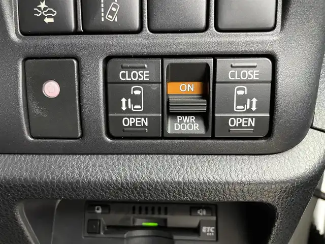 トヨタ ノア ハイブリッド Si ダブルバイビー 埼玉県 2018(平30)年 5.5万km ラグジュアリーホワイトパールクリスタルシャインガラスフレーク 純正１０インチナビ　/バックカメラ　/フリップダウンモニター/ビルトインＥＴＣ　/ドライブレコーダー　/セーフティセンス　/クルーズコントロール　/ミラー型ドラレコ　/シートヒーター　/純正アルミホイール　/オートハイビーム　/ＬＥＤライト