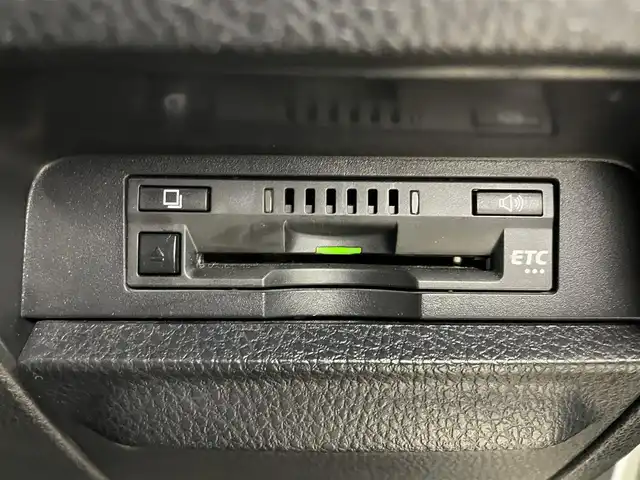 トヨタ ノア ハイブリッド Si ダブルバイビー 埼玉県 2018(平30)年 5.5万km ラグジュアリーホワイトパールクリスタルシャインガラスフレーク 純正１０インチナビ　/バックカメラ　/フリップダウンモニター/ビルトインＥＴＣ　/ドライブレコーダー　/セーフティセンス　/クルーズコントロール　/ミラー型ドラレコ　/シートヒーター　/純正アルミホイール　/オートハイビーム　/ＬＥＤライト