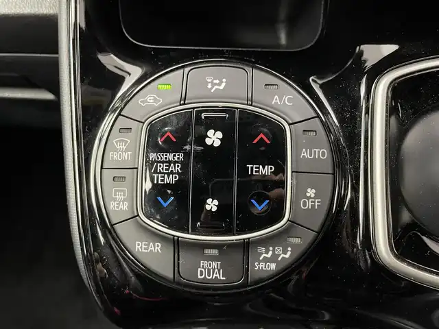 トヨタ ノア ハイブリッド Si ダブルバイビー 埼玉県 2018(平30)年 5.5万km ラグジュアリーホワイトパールクリスタルシャインガラスフレーク 純正１０インチナビ　/バックカメラ　/フリップダウンモニター/ビルトインＥＴＣ　/ドライブレコーダー　/セーフティセンス　/クルーズコントロール　/ミラー型ドラレコ　/シートヒーター　/純正アルミホイール　/オートハイビーム　/ＬＥＤライト