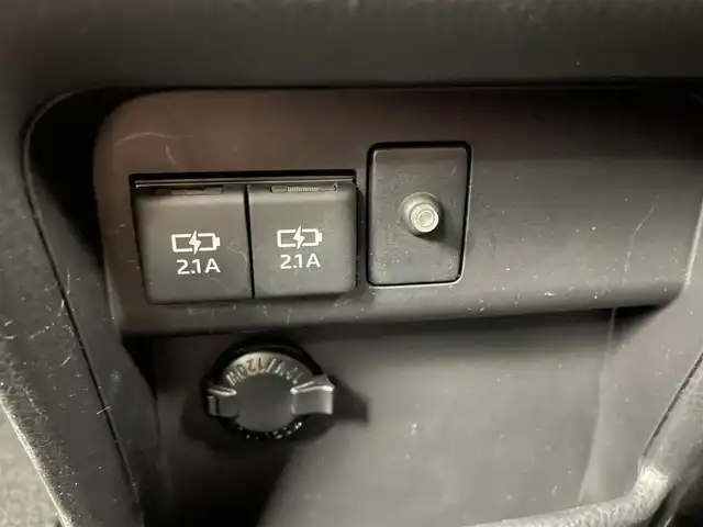 トヨタ ノア ハイブリッド Si ダブルバイビー 埼玉県 2018(平30)年 5.5万km ラグジュアリーホワイトパールクリスタルシャインガラスフレーク 純正１０インチナビ　/バックカメラ　/フリップダウンモニター/ビルトインＥＴＣ　/ドライブレコーダー　/セーフティセンス　/クルーズコントロール　/ミラー型ドラレコ　/シートヒーター　/純正アルミホイール　/オートハイビーム　/ＬＥＤライト